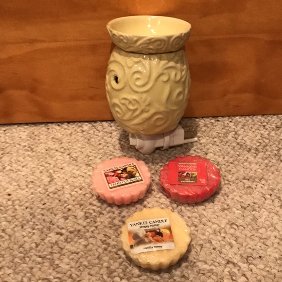Plug in Wax Warmer with 3 Yankee Candle Melts - Picture 1 of 4